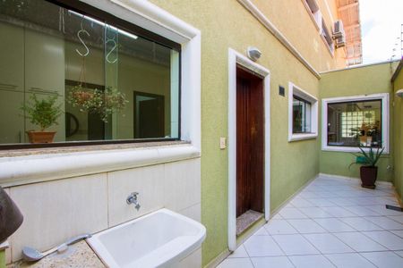 Casa à venda com 347m², 4 quartos e 6 vagasLavanderia