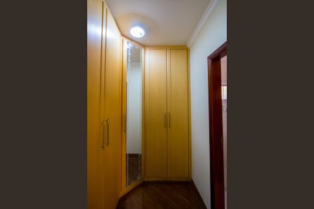 Casa à venda com 347m², 4 quartos e 6 vagasCorredor