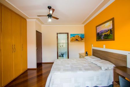 Casa à venda com 347m², 4 quartos e 6 vagasQuarto