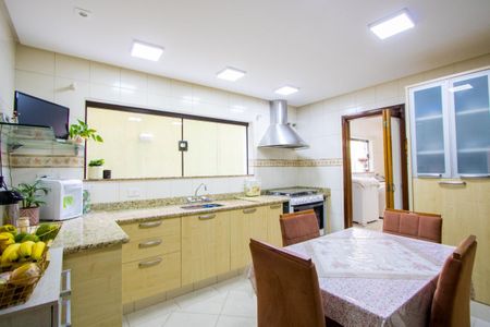 Casa à venda com 347m², 4 quartos e 6 vagasCozinha