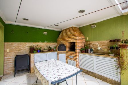 Casa à venda com 347m², 4 quartos e 6 vagasQuintal