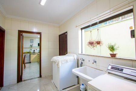 Casa à venda com 347m², 4 quartos e 6 vagasLavanderia