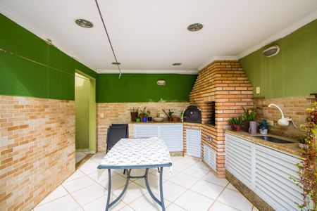 Casa à venda com 347m², 4 quartos e 6 vagasQuintal