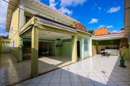 Casa à venda com 347m², 4 quartos e 6 vagasQuintal