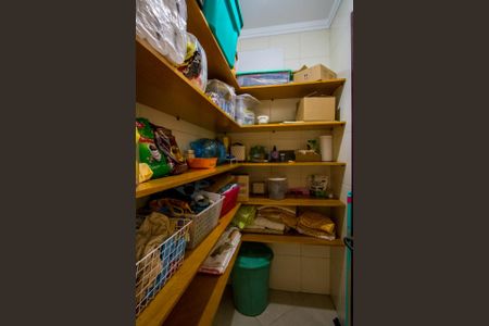 Casa à venda com 347m², 4 quartos e 6 vagasDespensa