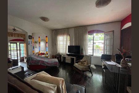 Casa à venda com 550m², 3 quartos e 5 vagas Casa à venda com 550m², 3 quartos e 5 vagasSala