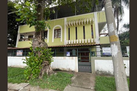 Casa à venda com 550m², 3 quartos e 5 vagas Casa à venda com 550m², 3 quartos e 5 vagasFachada