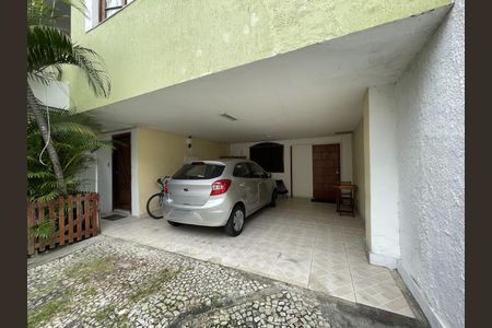 Casa à venda com 550m², 3 quartos e 5 vagas Casa à venda com 550m², 3 quartos e 5 vagasGaragem
