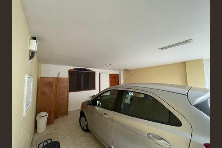 Casa à venda com 550m², 3 quartos e 5 vagas Casa à venda com 550m², 3 quartos e 5 vagasGaragem