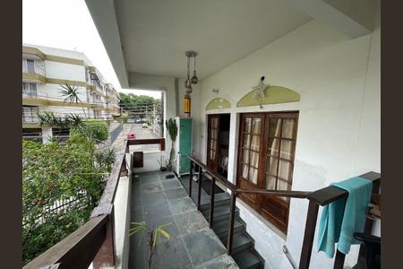 Casa à venda com 550m², 3 quartos e 5 vagas Casa à venda com 550m², 3 quartos e 5 vagasVaranda 2