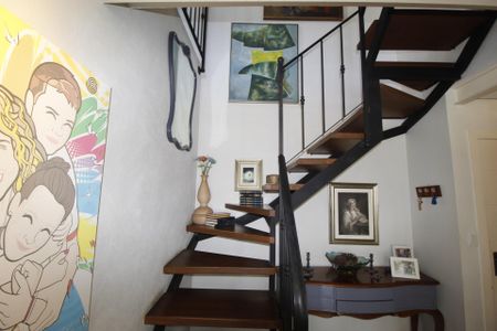 Apartamento à venda com 169m², 4 quartos e 1 vagaEscada