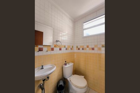 Casa de condomínio à venda com 374m², 2 quartos e 7 vagasÁrea comum - Banheiro do Salão