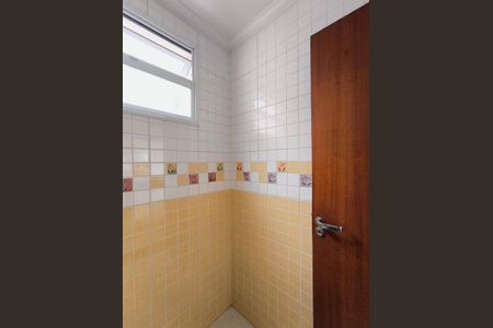 Casa de condomínio à venda com 374m², 2 quartos e 7 vagasÁrea comum - Banheiro do Salão