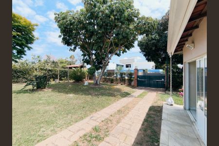 Casa de condomínio à venda com 374m², 2 quartos e 7 vagasQuintal