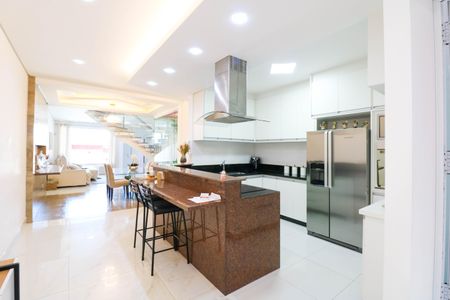 Casa à venda com 276m², 3 quartos e 4 vagas