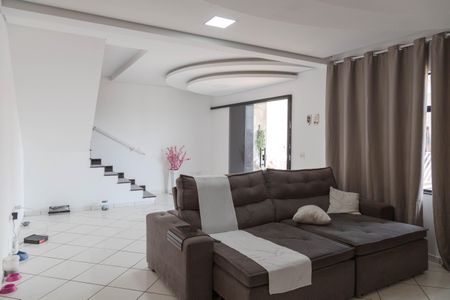 Casa para alugar com 250m², 5 quartos e 2 vagas Casa para alugar com 250m², 5 quartos e 2 vagasSala - Casa 2