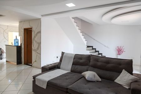 Casa para alugar com 250m², 5 quartos e 2 vagas Casa para alugar com 250m², 5 quartos e 2 vagasSala - Casa 2