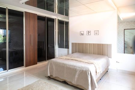 Casa para alugar com 250m², 5 quartos e 2 vagas Casa para alugar com 250m², 5 quartos e 2 vagasSuíte - Casa 2