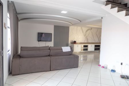 Casa para alugar com 250m², 5 quartos e 2 vagas Casa para alugar com 250m², 5 quartos e 2 vagasSala - Casa 2