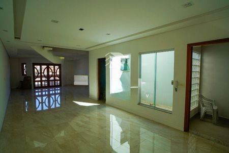 Casa à venda com 3 quartos, 280m² em Santa Maria, Santo André