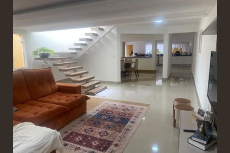 Casa à venda com 3 quartos, 370m² em Vila Regente Feijó, São Paulo