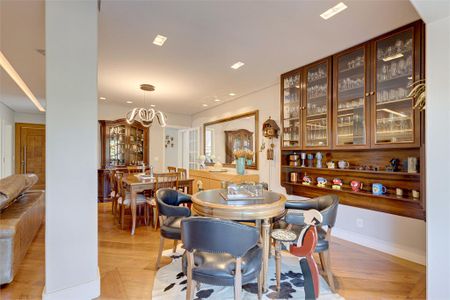 Casa à venda com 3 quartos, 440m² em Chácara Monte Alegre, São Paulo