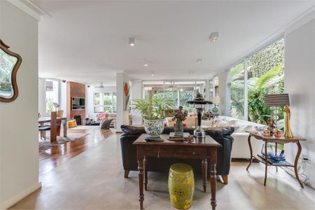 Casa à venda com 3 quartos, 430m² em Jardim Morumbi, São Paulo