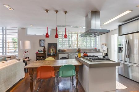 Casa à venda com 3 quartos, 430m² em Jardim Morumbi, São Paulo