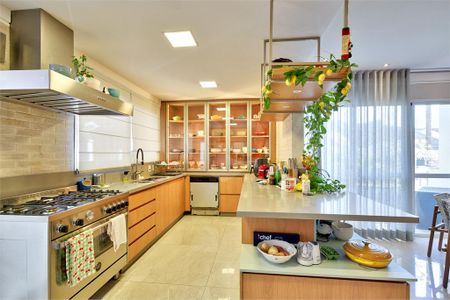 Casa à venda com 4 quartos, 415m² em Jardim dos Estados, São Paulo