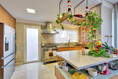 Casa à venda com 4 quartos, 415m² em Jardim dos Estados, São Paulo