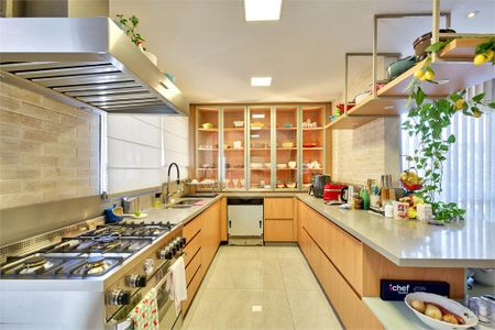 Casa à venda com 4 quartos, 415m² em Jardim dos Estados, São Paulo