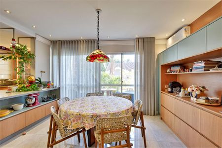 Casa à venda com 4 quartos, 415m² em Jardim dos Estados, São Paulo