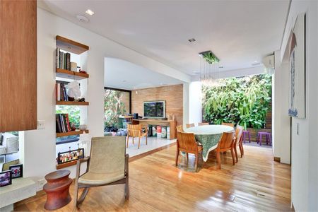 Casa à venda com 3 quartos, 280m² em Santo Amaro, São Paulo