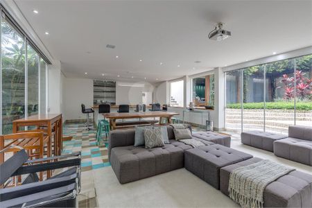 Casa à venda com 3 quartos, 537m² em Jardim dos Estados, São Paulo
