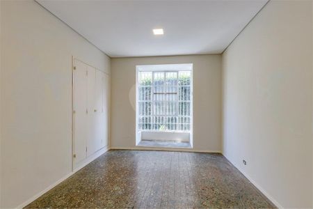 Casa à venda com 4 quartos, 430m² em Chácara Monte Alegre, São Paulo