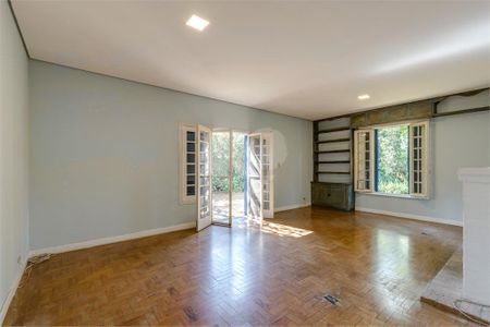 Casa à venda com 4 quartos, 430m² em Chácara Monte Alegre, São Paulo