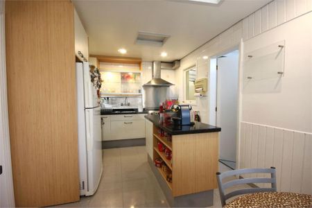 Casa à venda com 315m², 4 quartos e 4 vagas