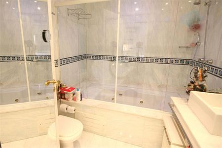 Casa à venda com 315m², 4 quartos e 4 vagas