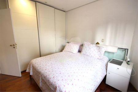 Casa à venda com 4 quartos, 315m² em Alto da Boa Vista, São Paulo