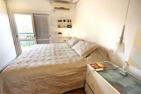 Casa à venda com 4 quartos, 315m² em Alto da Boa Vista, São Paulo