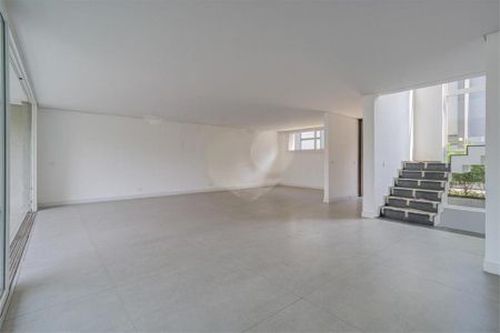 Casa à venda com 4 quartos, 401m² em Campo Belo, São Paulo