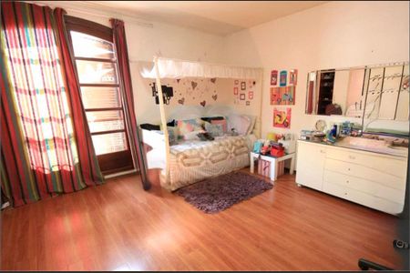 Casa à venda com 4 quartos, 730m² em Chácara Monte Alegre, São Paulo