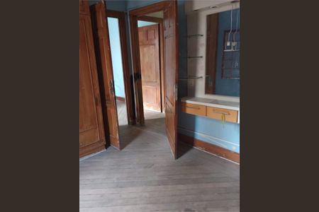 Casa à venda com 4 quartos, 330m² em Cambuci, São Paulo