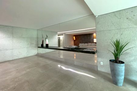 Apartamento à venda com 180m², 4 quartos e 4 vagas Apartamento à venda com 180m², 4 quartos e 4 vagasÁrea comum - Hall