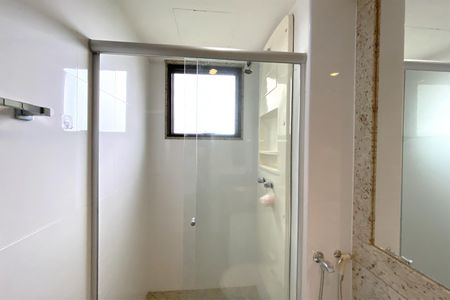 Apartamento à venda com 180m², 4 quartos e 4 vagas Apartamento à venda com 180m², 4 quartos e 4 vagasBanheiro da Suíte 2