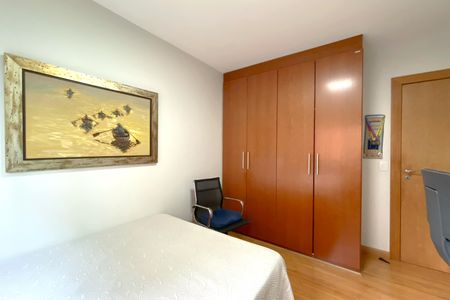 Apartamento à venda com 180m², 4 quartos e 4 vagas Apartamento à venda com 180m², 4 quartos e 4 vagasQuarto 4