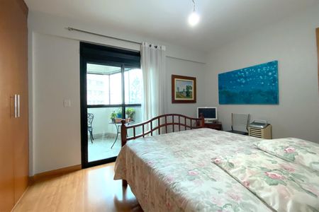 Apartamento à venda com 180m², 4 quartos e 4 vagas Apartamento à venda com 180m², 4 quartos e 4 vagasSuite 2