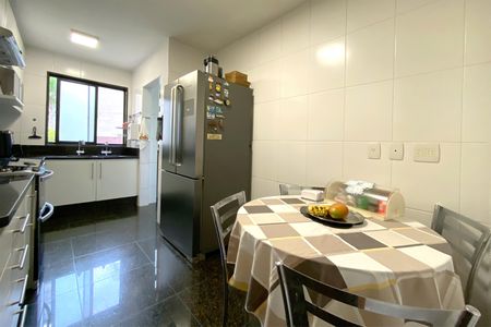 Apartamento à venda com 180m², 4 quartos e 4 vagas Apartamento à venda com 180m², 4 quartos e 4 vagasCozinha