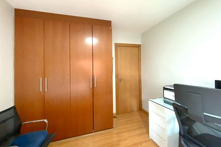 Apartamento à venda com 180m², 4 quartos e 4 vagas Apartamento à venda com 180m², 4 quartos e 4 vagasQuarto 4