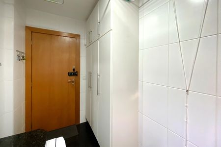 Apartamento à venda com 180m², 4 quartos e 4 vagas Apartamento à venda com 180m², 4 quartos e 4 vagasÁrea de Serviço